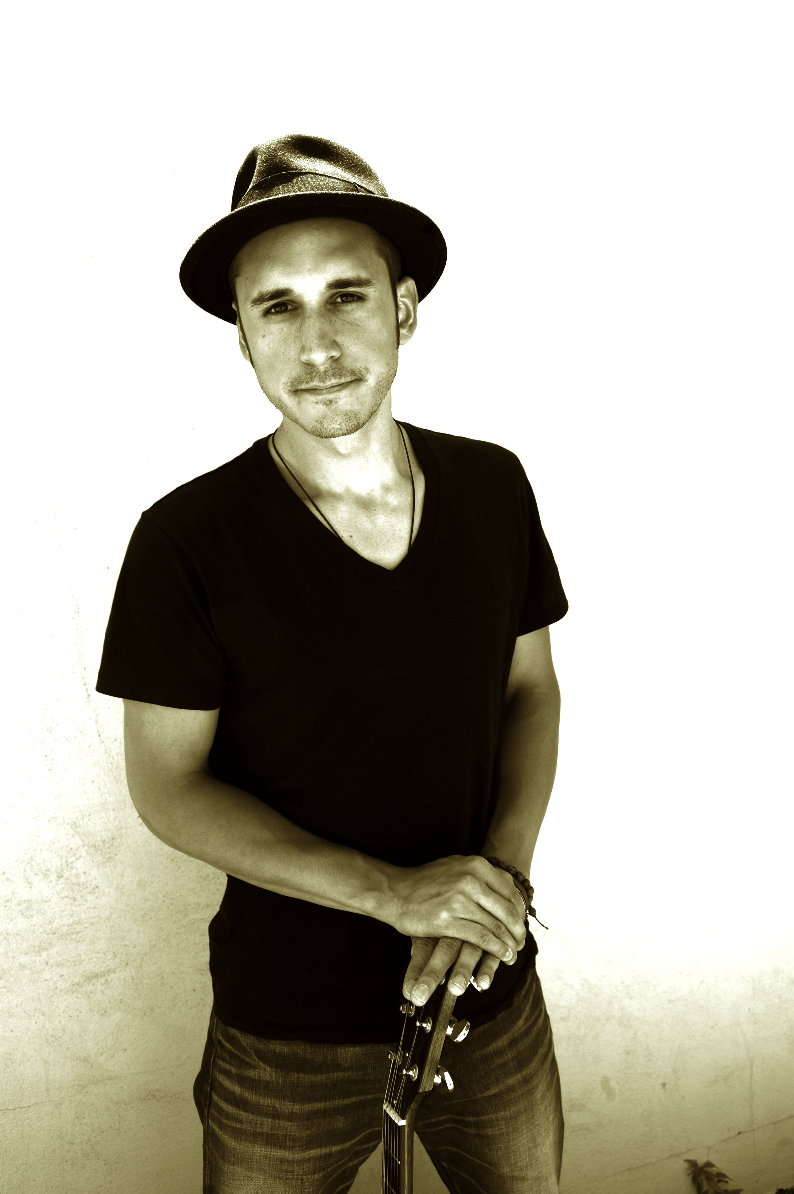 Matthew Santos is on StageIt